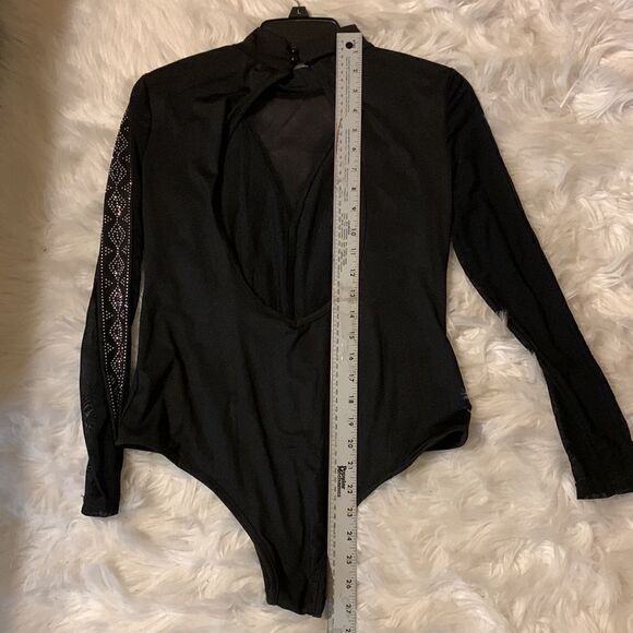 Branded size large front and sleeve sequined black bodysuit - Picture 6 of 9